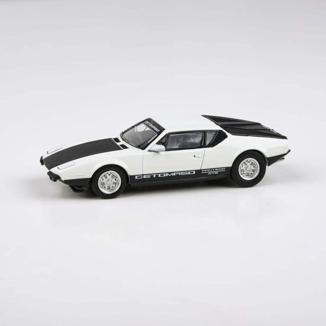 De Tomaso Pantera White / Black 1972 Scale 1:64 Die-Cast Model Car Toy for Kids & Collectors