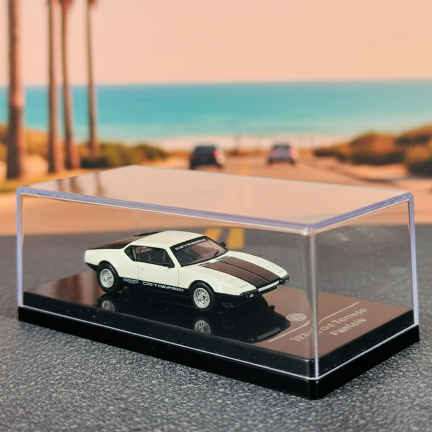De Tomaso Pantera White / Black 1972 Scale 1:64 Die-Cast Model Car Toy for Kids & Collectors